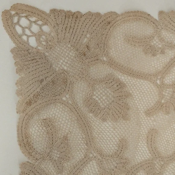 Vintage Italian Lace Table Runner Handmade Delicate Quality 17x45 Bureau Scarf